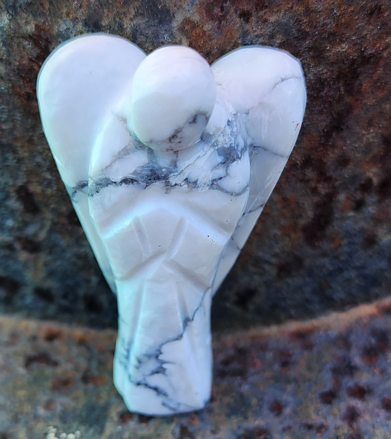 2" Angel-Howlite